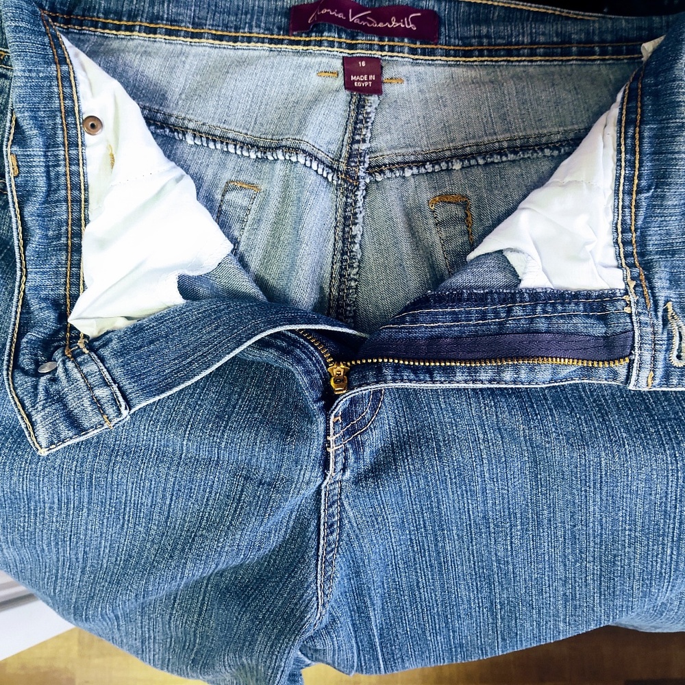 EUC GLORIA VANDERBILT MOM JEANS MADE IN EGYPT LIGHT TO MEDIUM WASH 5 POCKET 16 - Picture 8 of 10